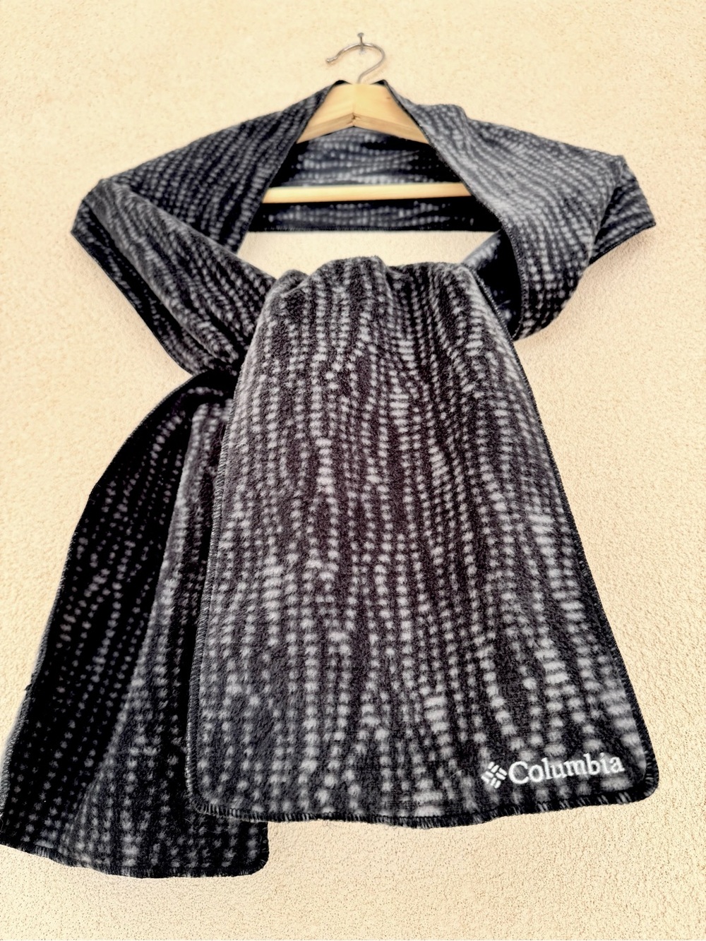 Columbia Fleece Winter Scarf in Black & Grey
